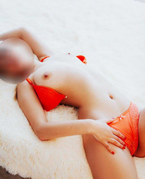 Полина, 19